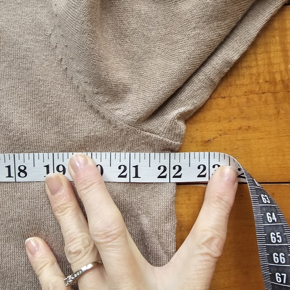 Johnston & Murphy Men's V-Neck Beige Tan Silk Angora Blend Sweater Size L - Picture 5 of 7